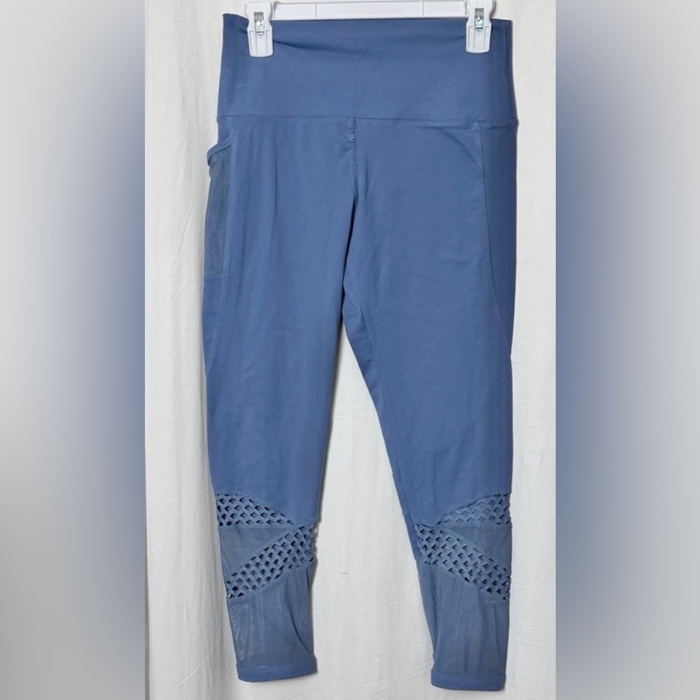 PINK Ultimate Victoria’s Secret 7/8 Leggings-Cutout and Mesh Detail Size Medium